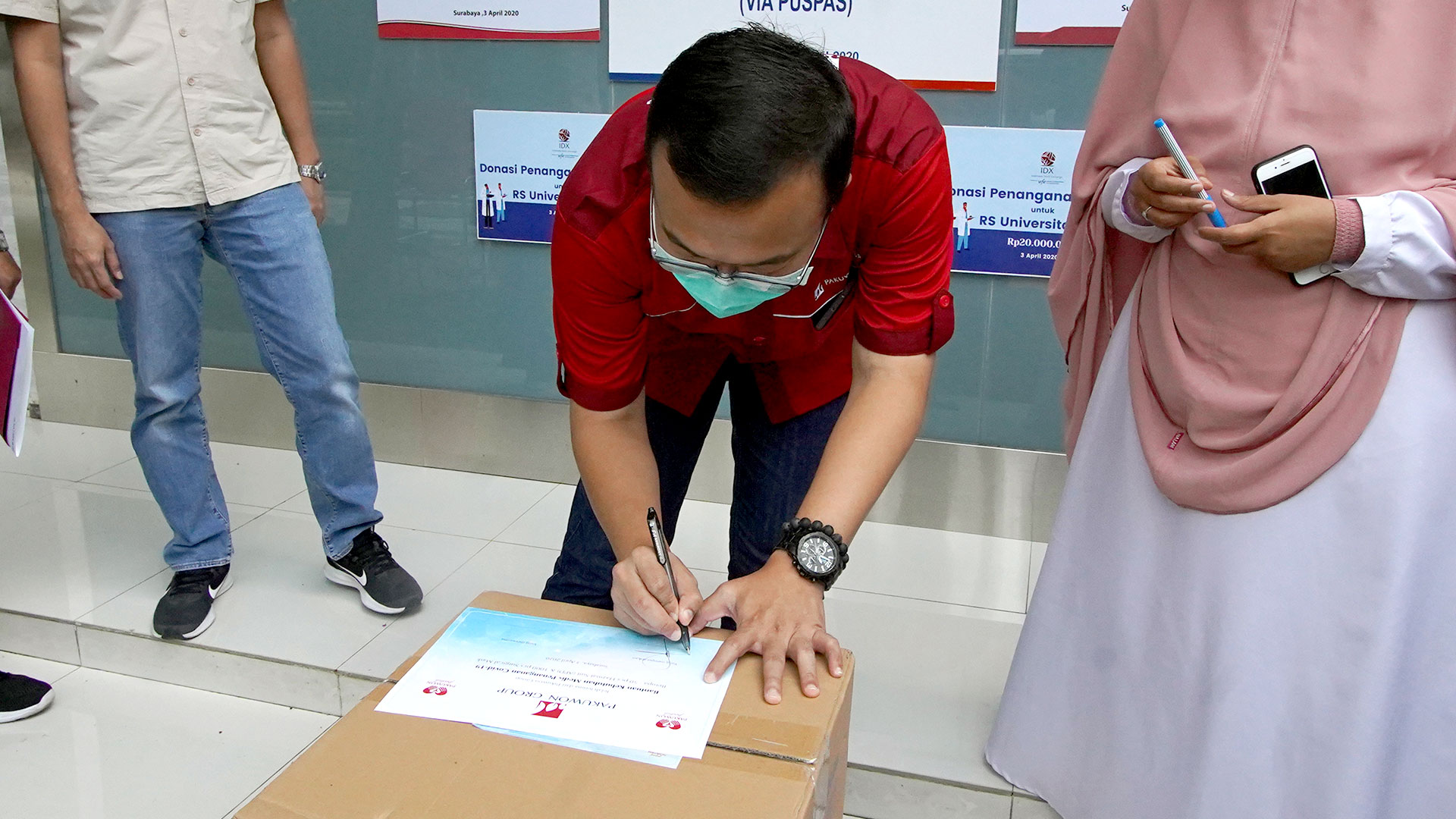 \App\Helpers\getUpload($galleryId)->alt