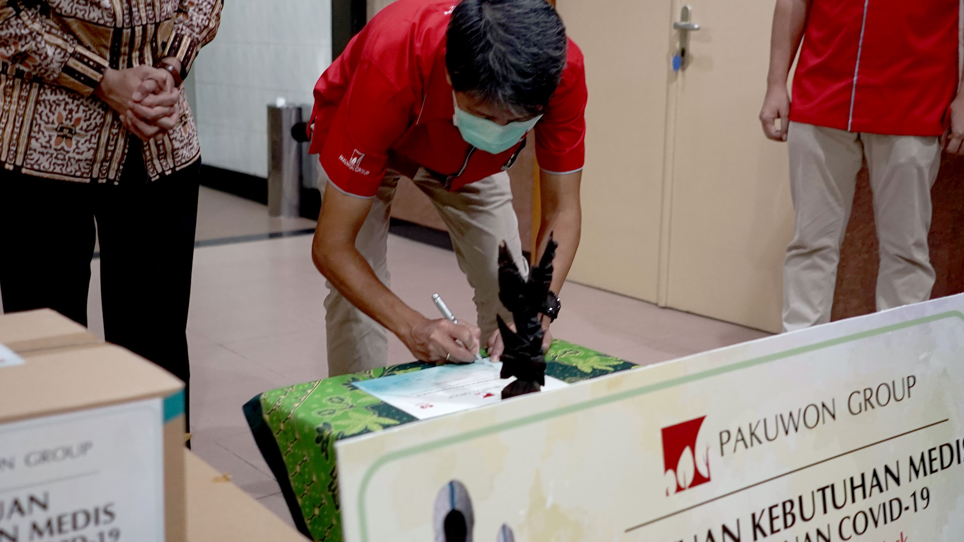 \App\Helpers\getUpload($galleryId)->alt