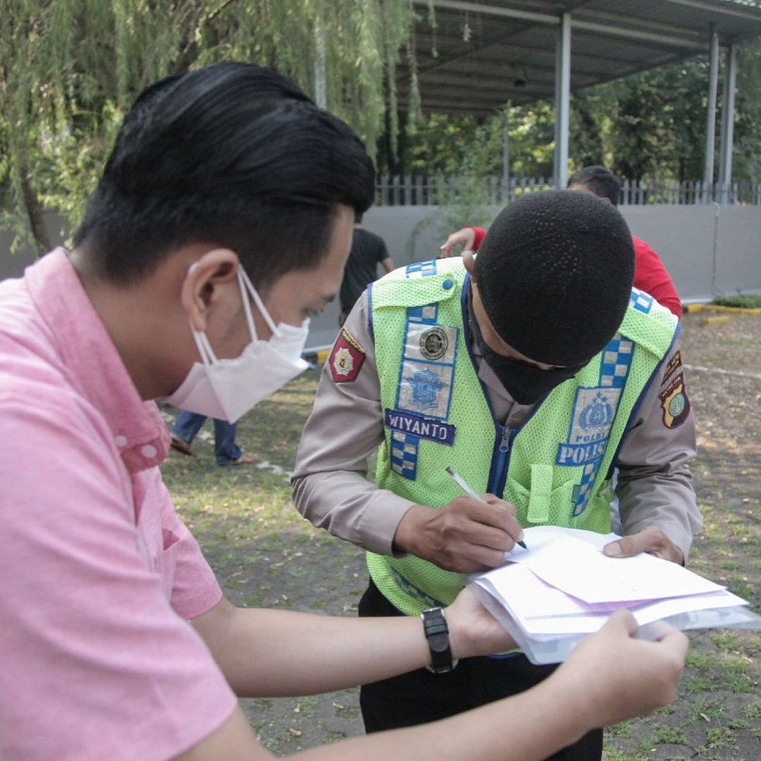 \App\Helpers\getUpload($galleryId)->alt