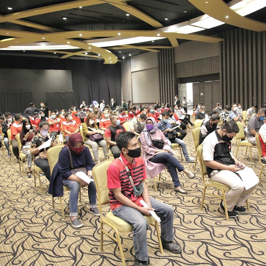 \App\Helpers\getUpload($galleryId)->alt