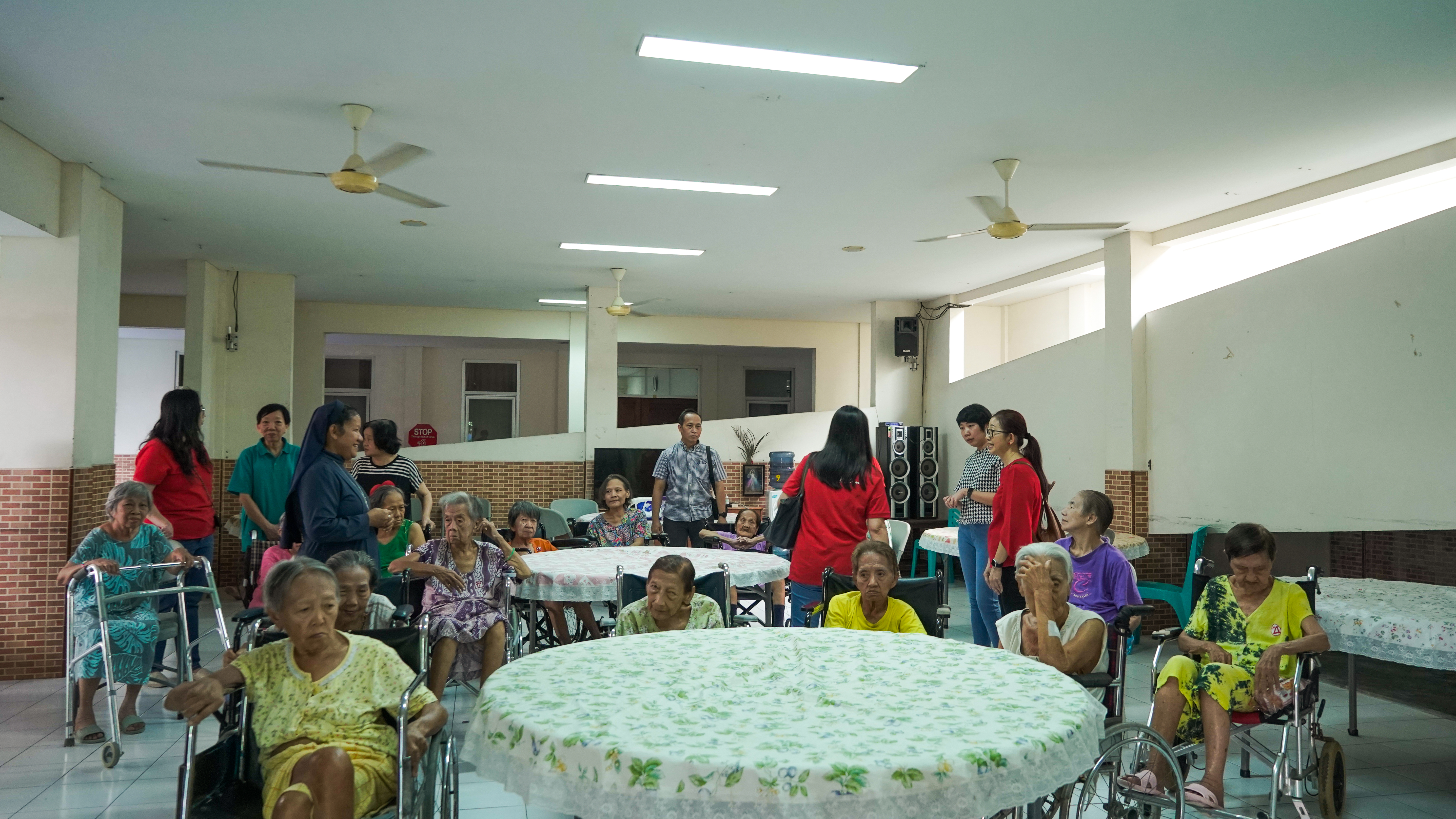 \App\Helpers\getUpload($galleryId)->alt