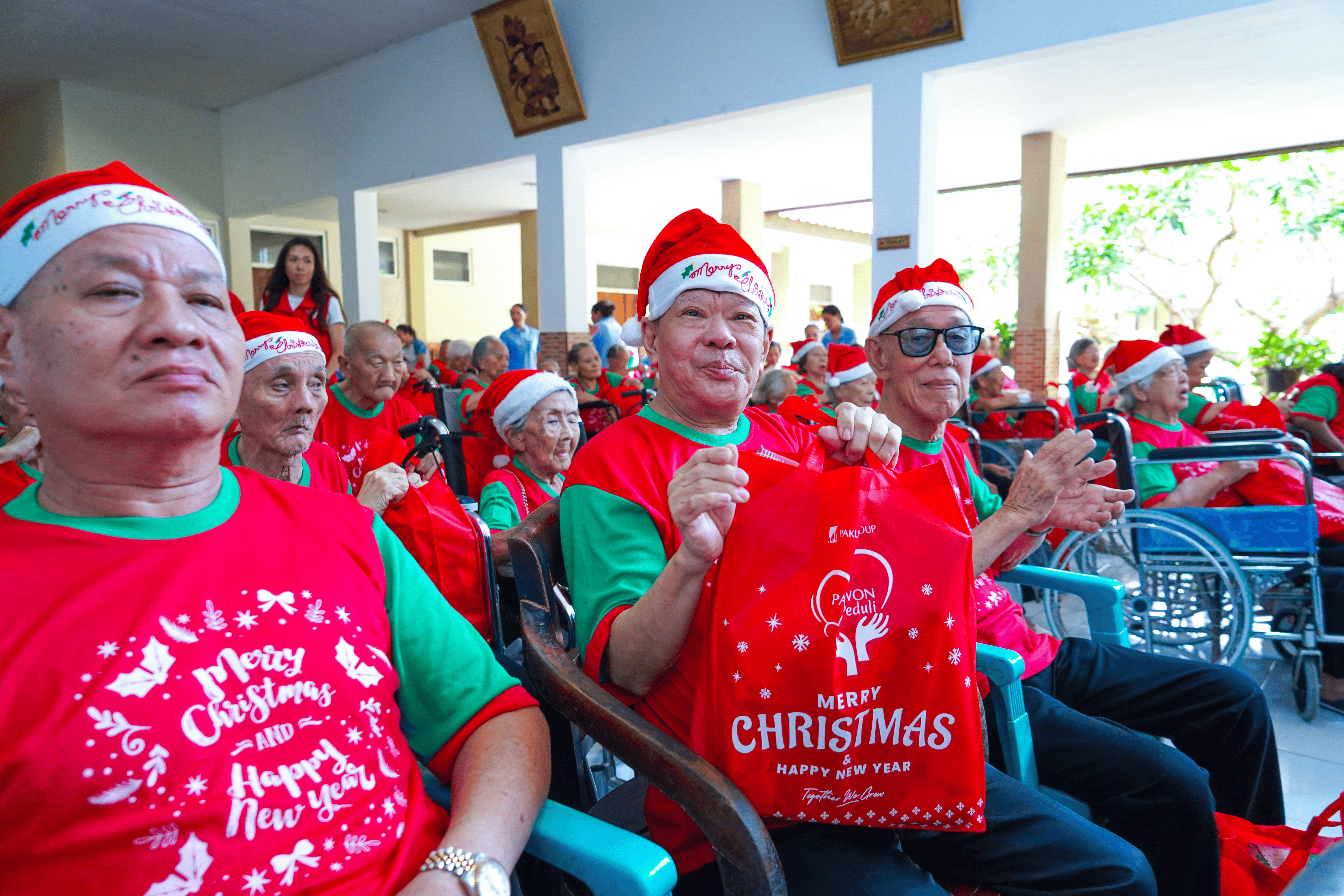 \App\Helpers\getUpload($galleryId)->alt