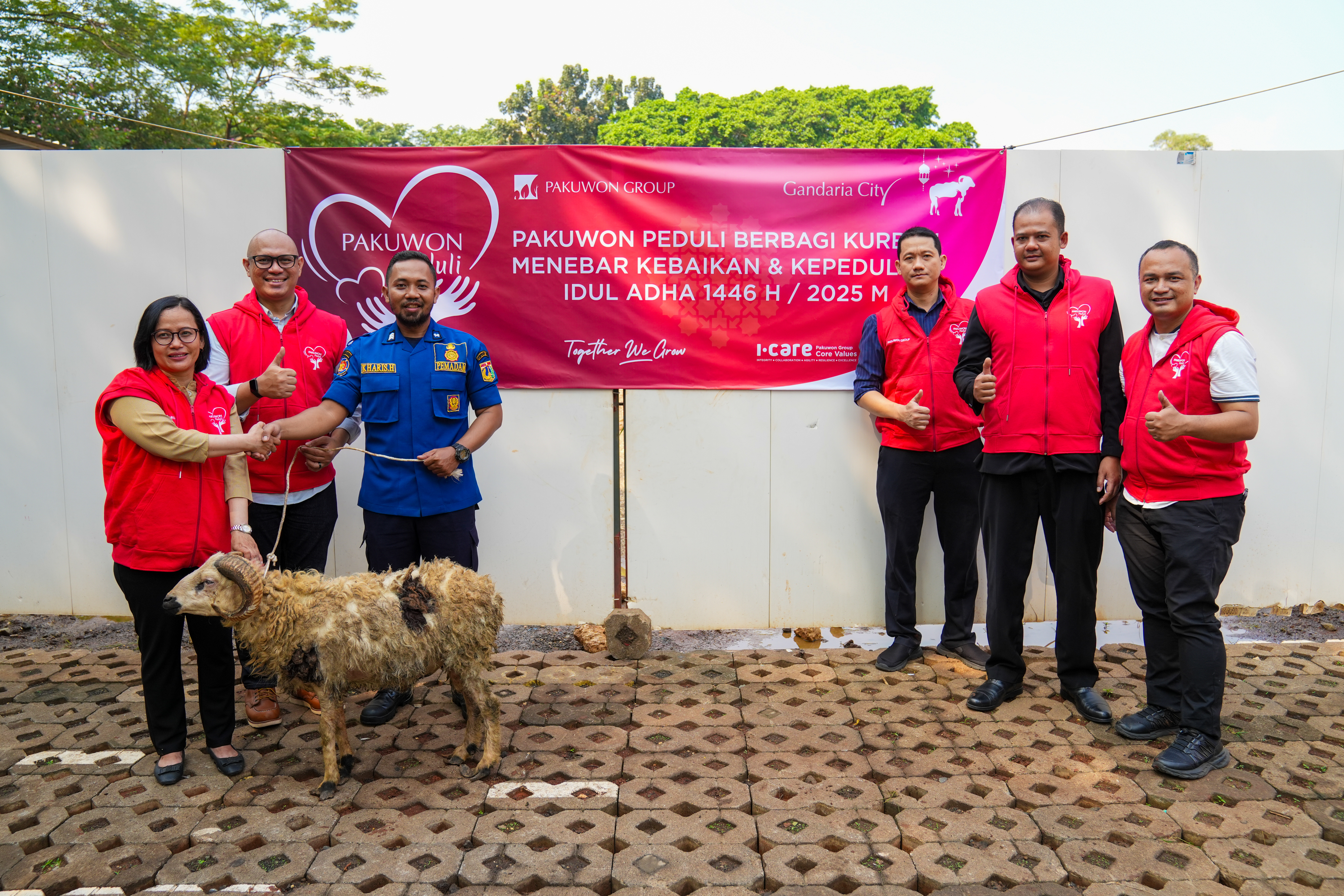 \App\Helpers\getUpload($galleryId)->alt