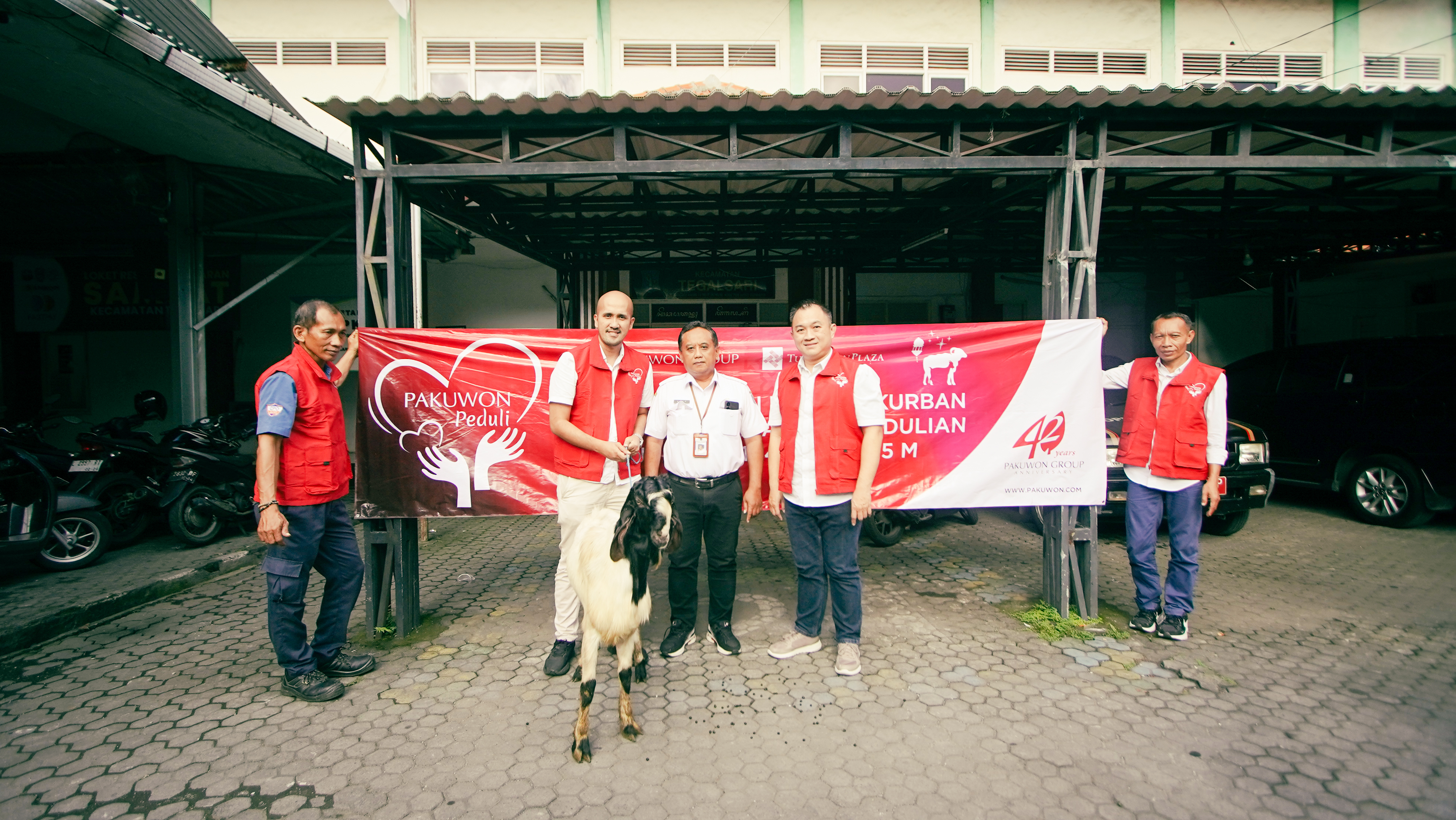 \App\Helpers\getUpload($galleryId)->alt