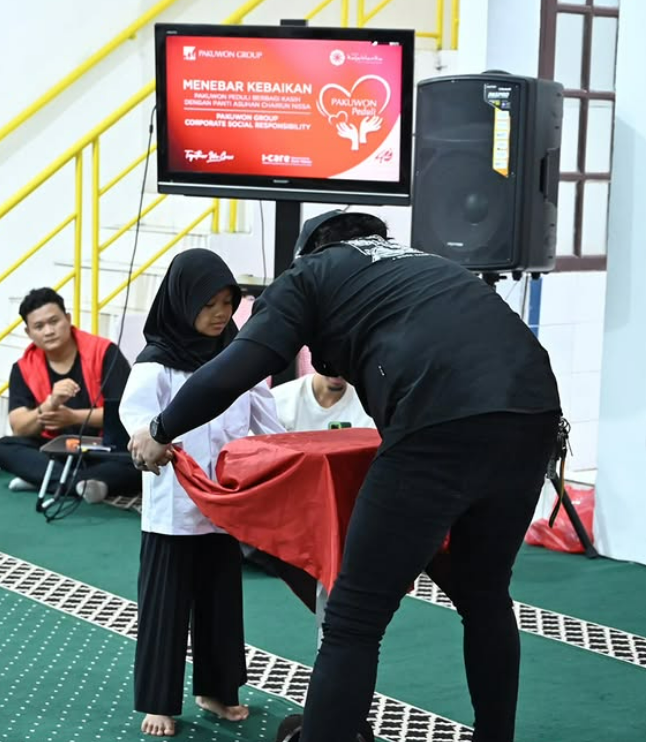 \App\Helpers\getUpload($galleryId)->alt