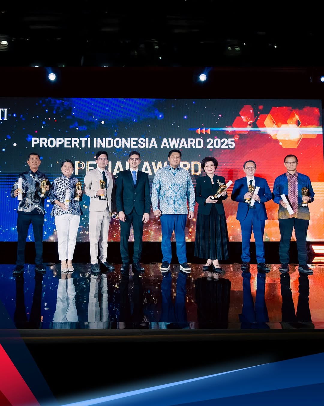 \App\Helpers\getUpload($galleryId)->alt